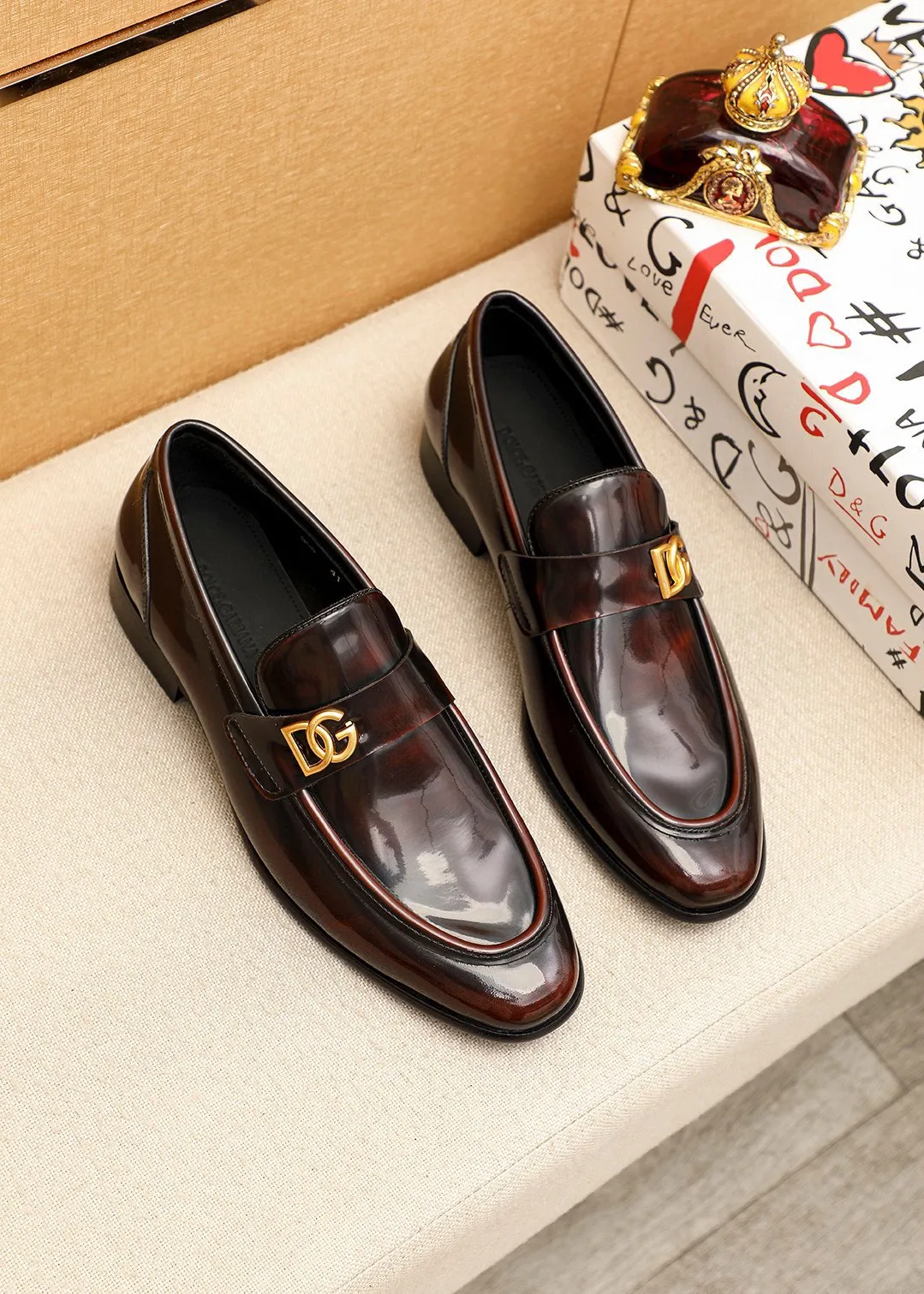 Men's clothing and shoes 💰480 💐DG top quality🔍🔍Men's new leather shoes🚹Sold simultaneously at counters⚠The uppers are imported open-edge beaded cowhide leather uppers from Italy, fully imported cowhide leather lining + classic hardware buckles, completely 1⃣️to 1⃣️reproduction🇮🇹💪💪, ⚠ Sole: The original sole is specially provided by the original factory. The exclusive movable molded sole is super comfortable. ⚠The original factory follows the order, 🔍🔍high quality, you can enter and exit the counter at will, welcome to compare⚠Size: 38-44 (45.46🉑️Customized)